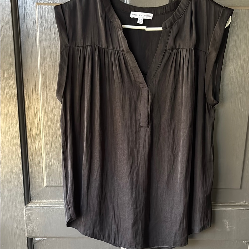 Women's Black Sleeveless Top